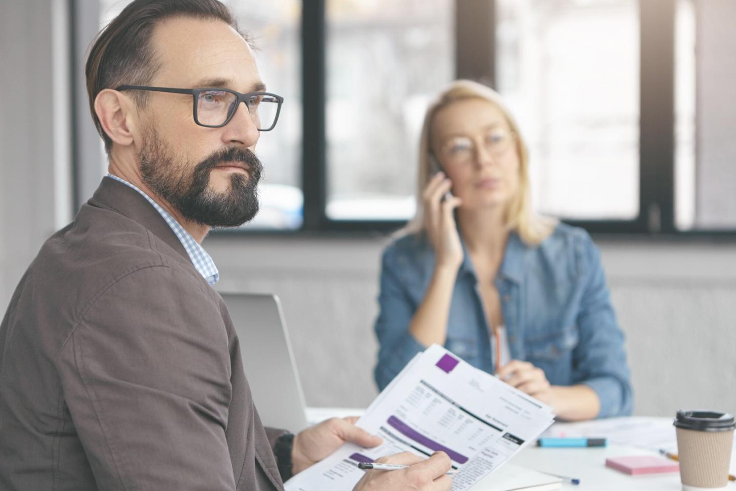 Moderne Geschäftsberatung mit professionellen Finanzexperten in unserem Beratungszentrum