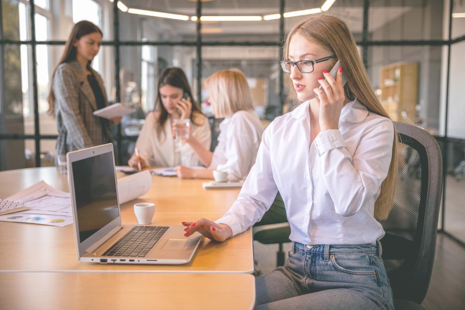 Teamarbeit bei der Entwicklung neuer Finanzstrategien